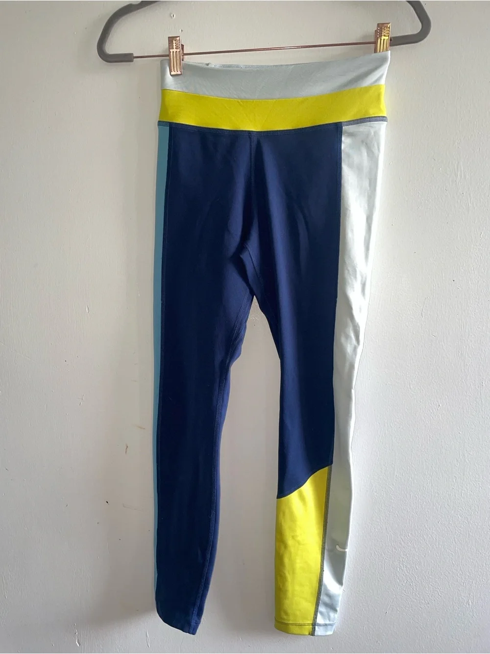 Nike Women's training Colorblock High-Waist Leggings in Navy, White & Yellow